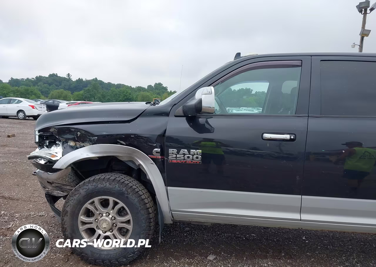 2016 Ram 2500 Laramie VIN:3C6UR5NL5GG311430 - 6