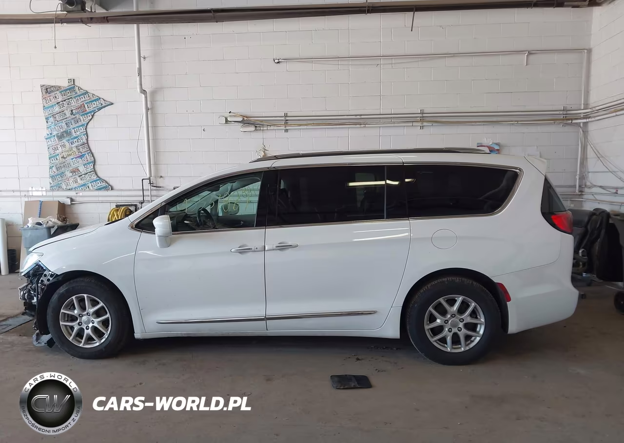 2020 Chrysler Pacifica Touring L VIN:2C4RC1BG3LR134767 - 14