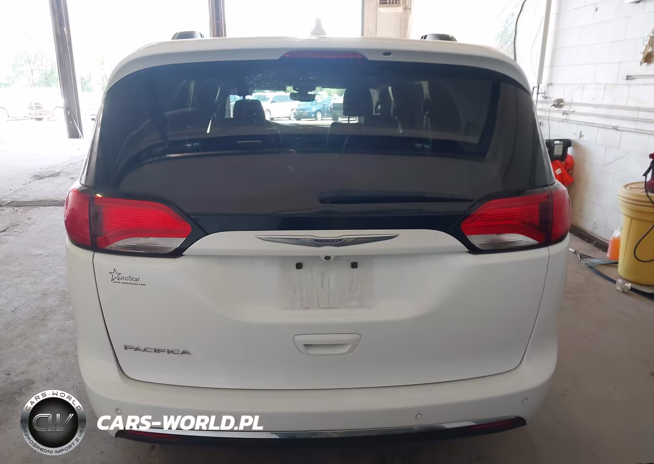 2020 Chrysler Pacifica Touring L VIN:2C4RC1BG3LR134767 - 16
