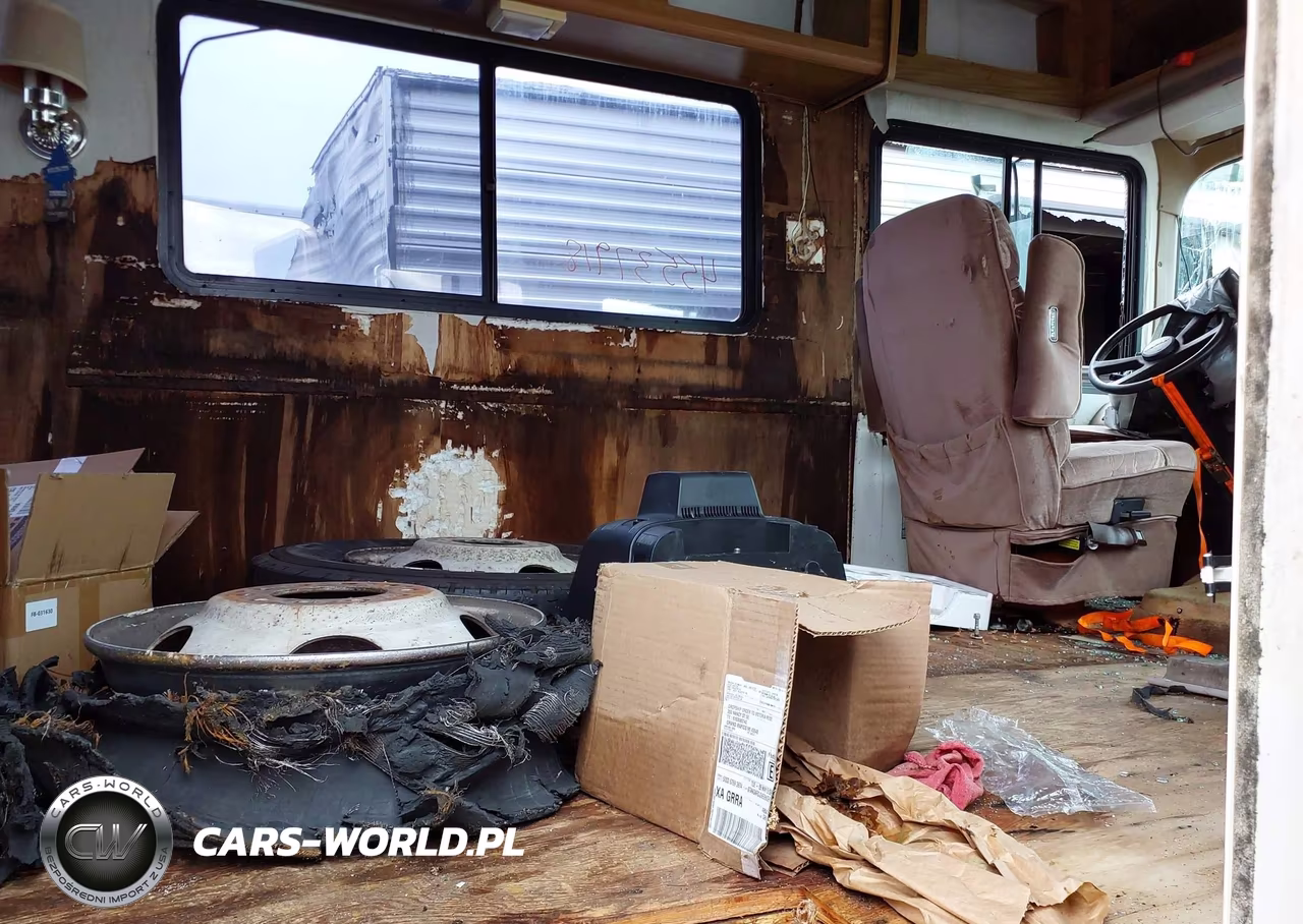 1992 Chevrolet P30 VIN:1GBKP37N4N3300741 - 5