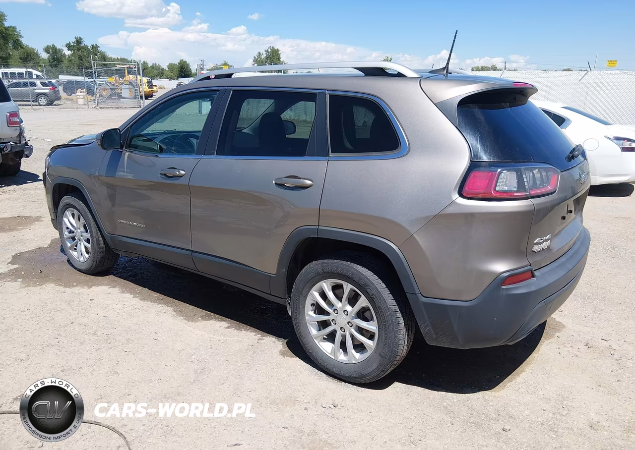 2019 Jeep Cherokee Latitude 4X4 VIN:1C4PJMCX3KD112511 - 3