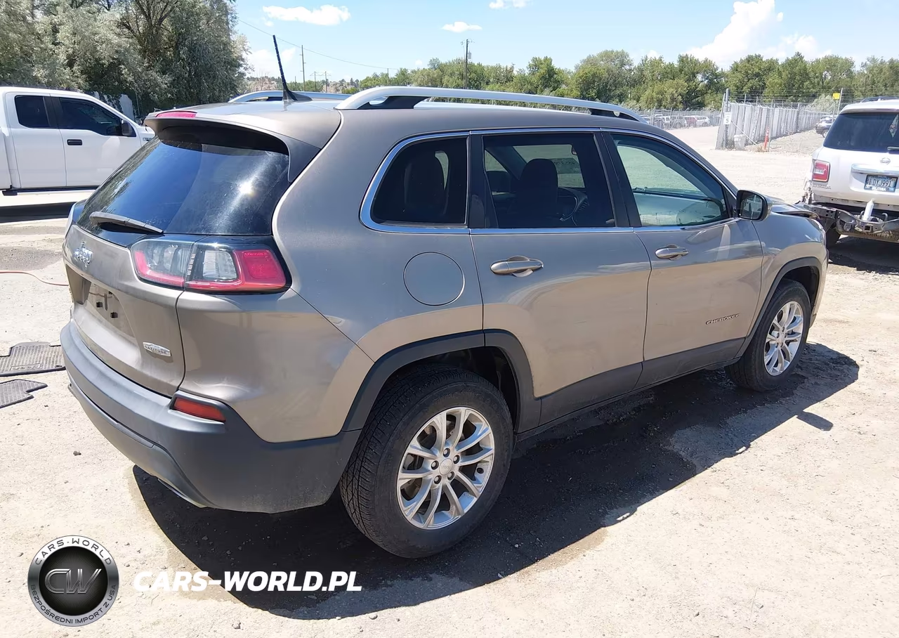 2019 Jeep Cherokee Latitude 4X4 VIN:1C4PJMCX3KD112511 - 4