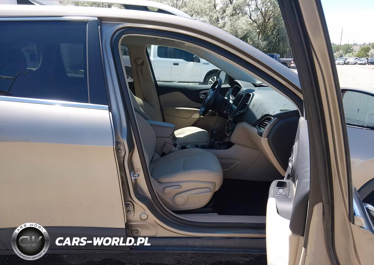 2019 Jeep Cherokee Latitude 4X4 VIN:1C4PJMCX3KD112511 - 5