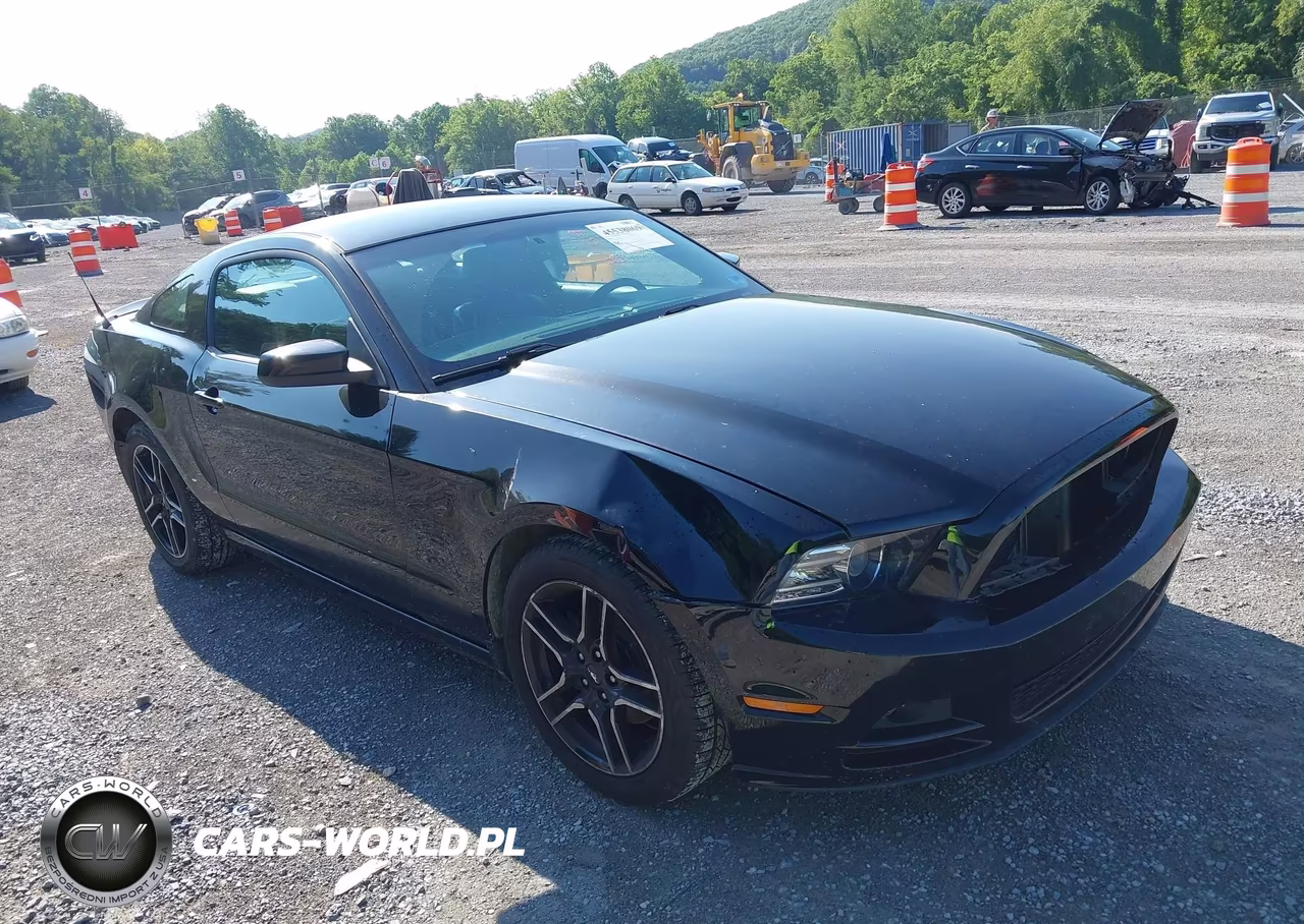 2013 Ford Mustang V6-V6 Premium