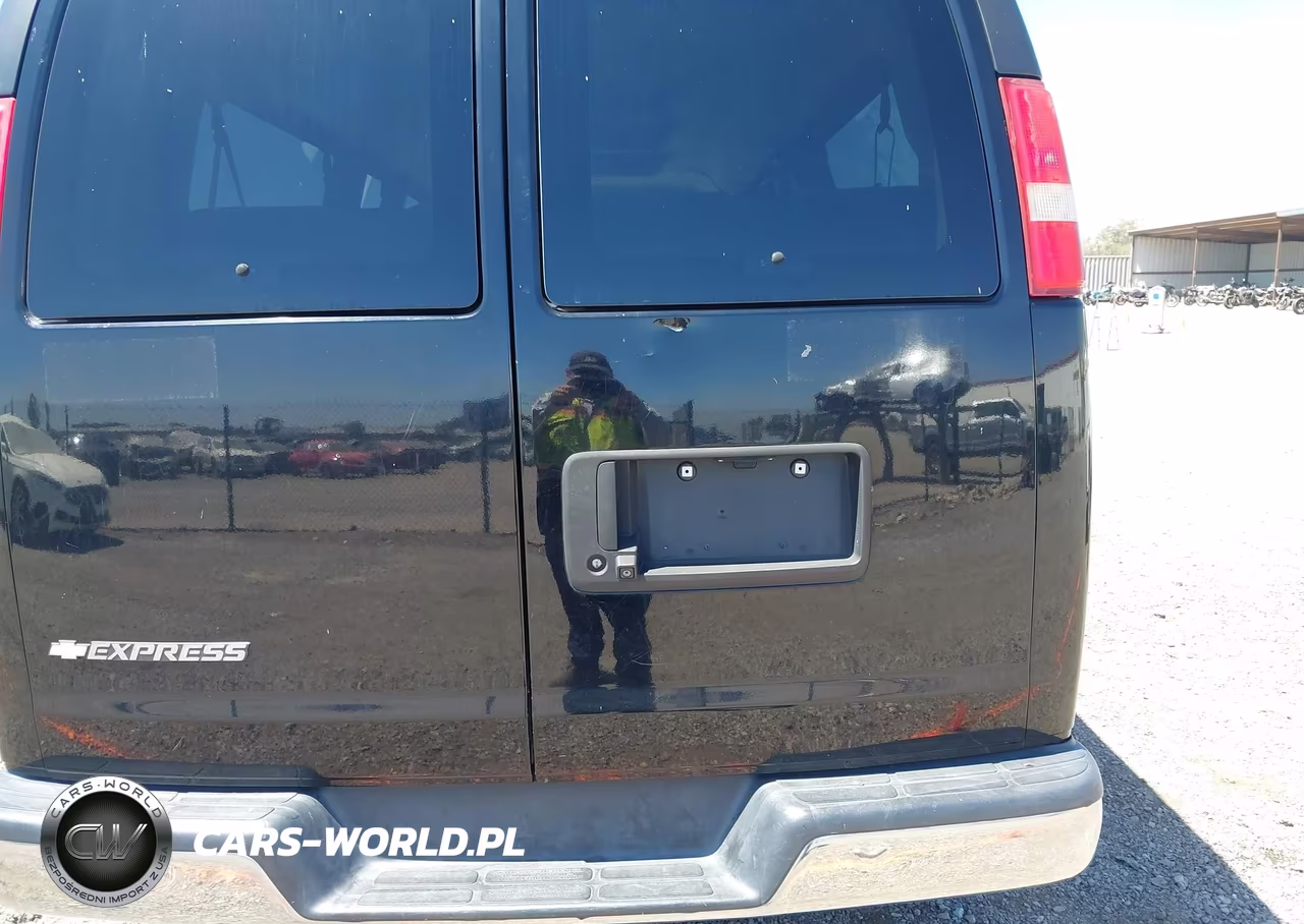 2017 Chevrolet Express 3500 Lt VIN:1GAZGPFF1H1272594 - 17