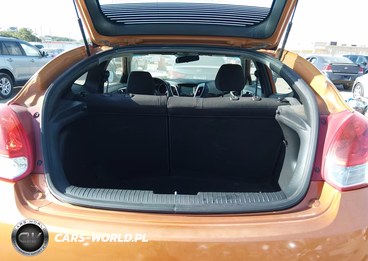 2017 Hyundai Veloster VIN:KMHTC6AD5HU305650 - 16