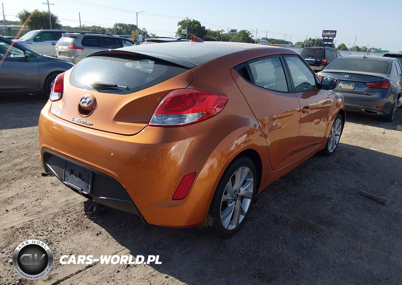2017 Hyundai Veloster VIN:KMHTC6AD5HU305650 - 4