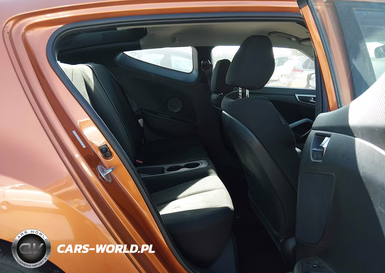 2017 Hyundai Veloster VIN:KMHTC6AD5HU305650 - 8