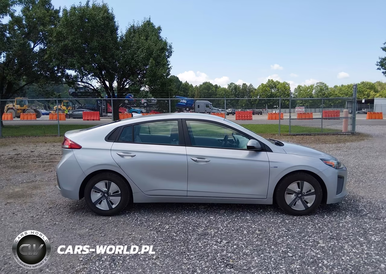 2020 Hyundai Ioniq Hybrid Blue VIN:KMHC65LC5LU232147 - 13