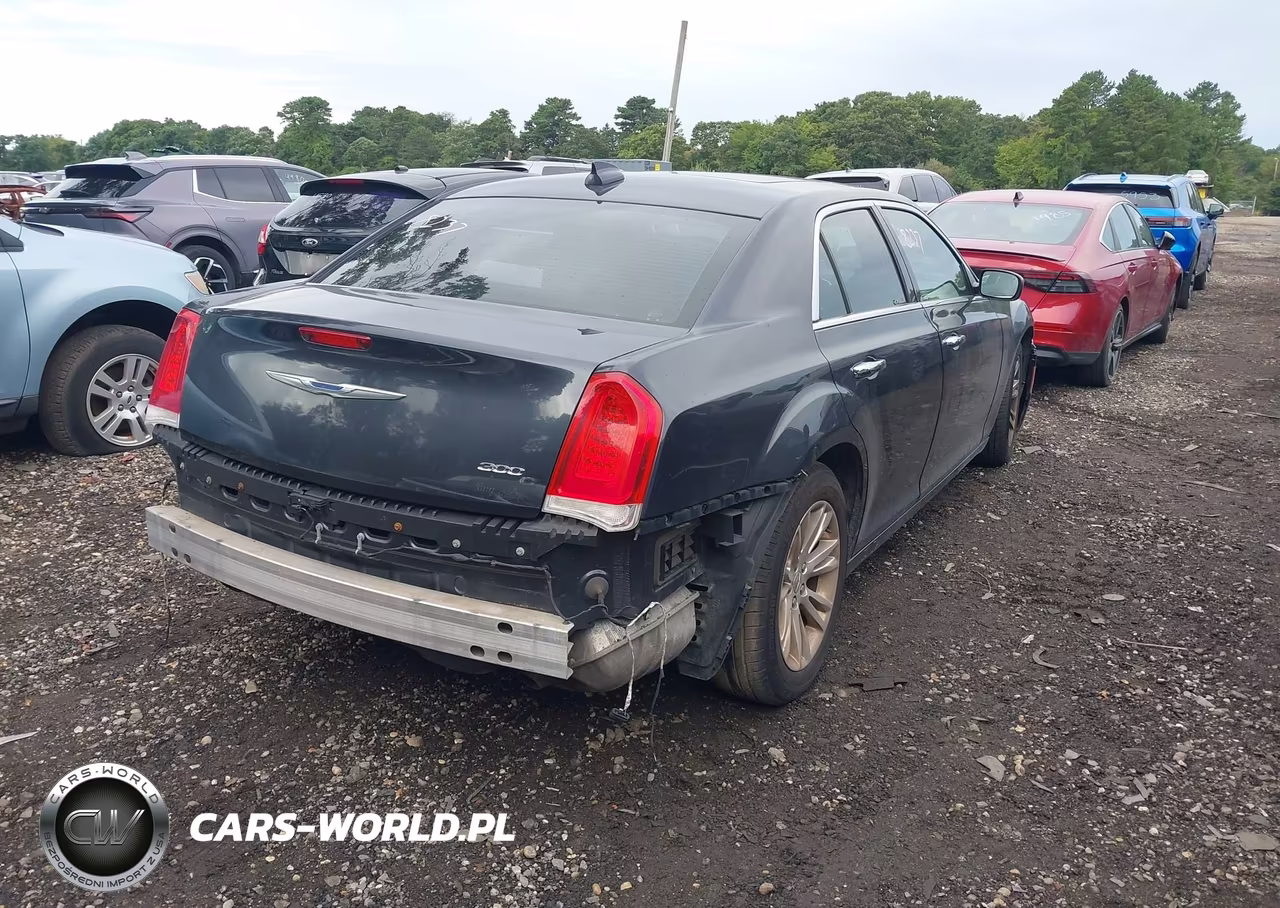 2017 Chrysler 300C VIN:2C3CCAEG6HH565252 - 4