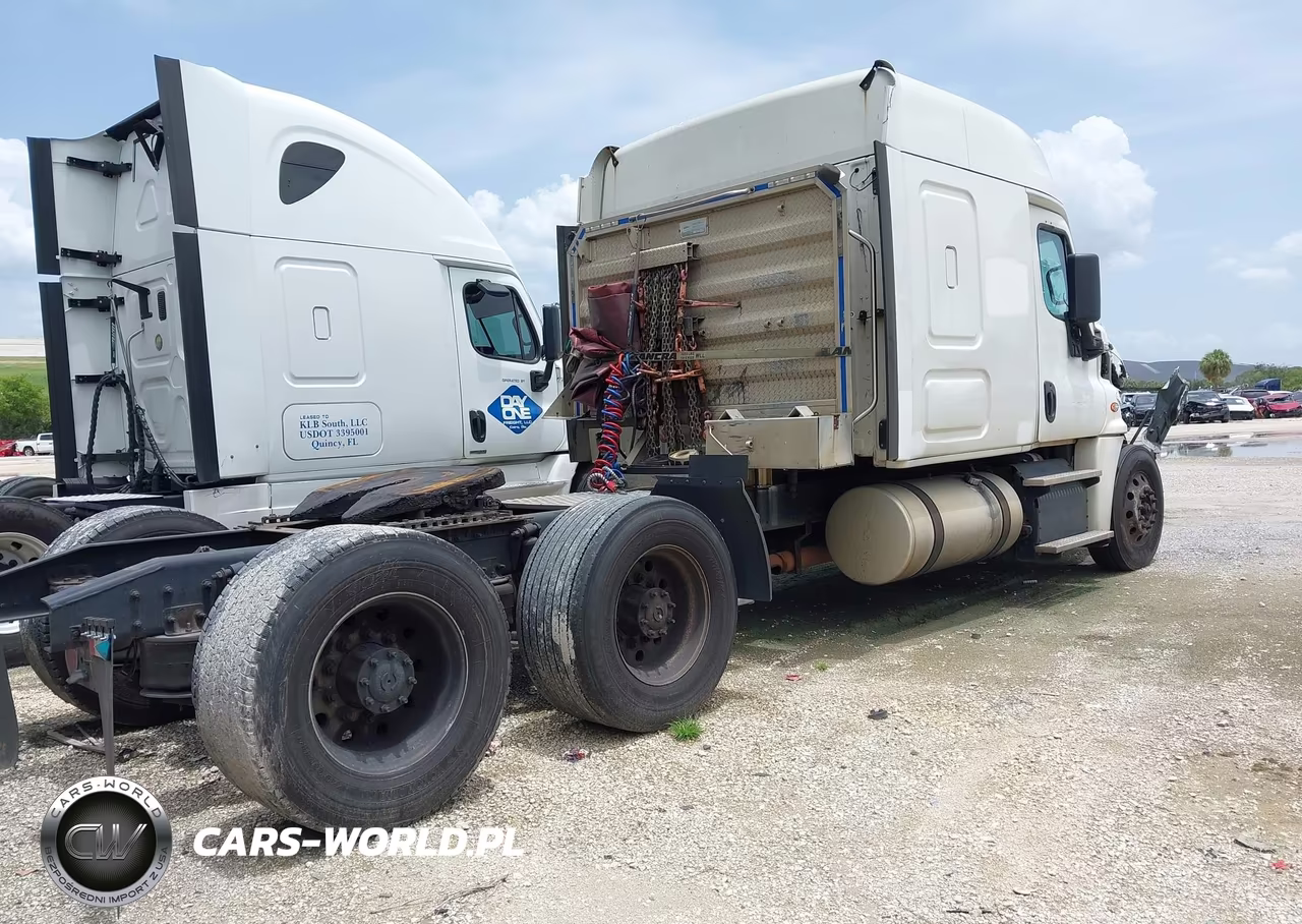 2016 Freightliner Cascadia 125 VIN:3AKJGLD56GSGV0838 - 4