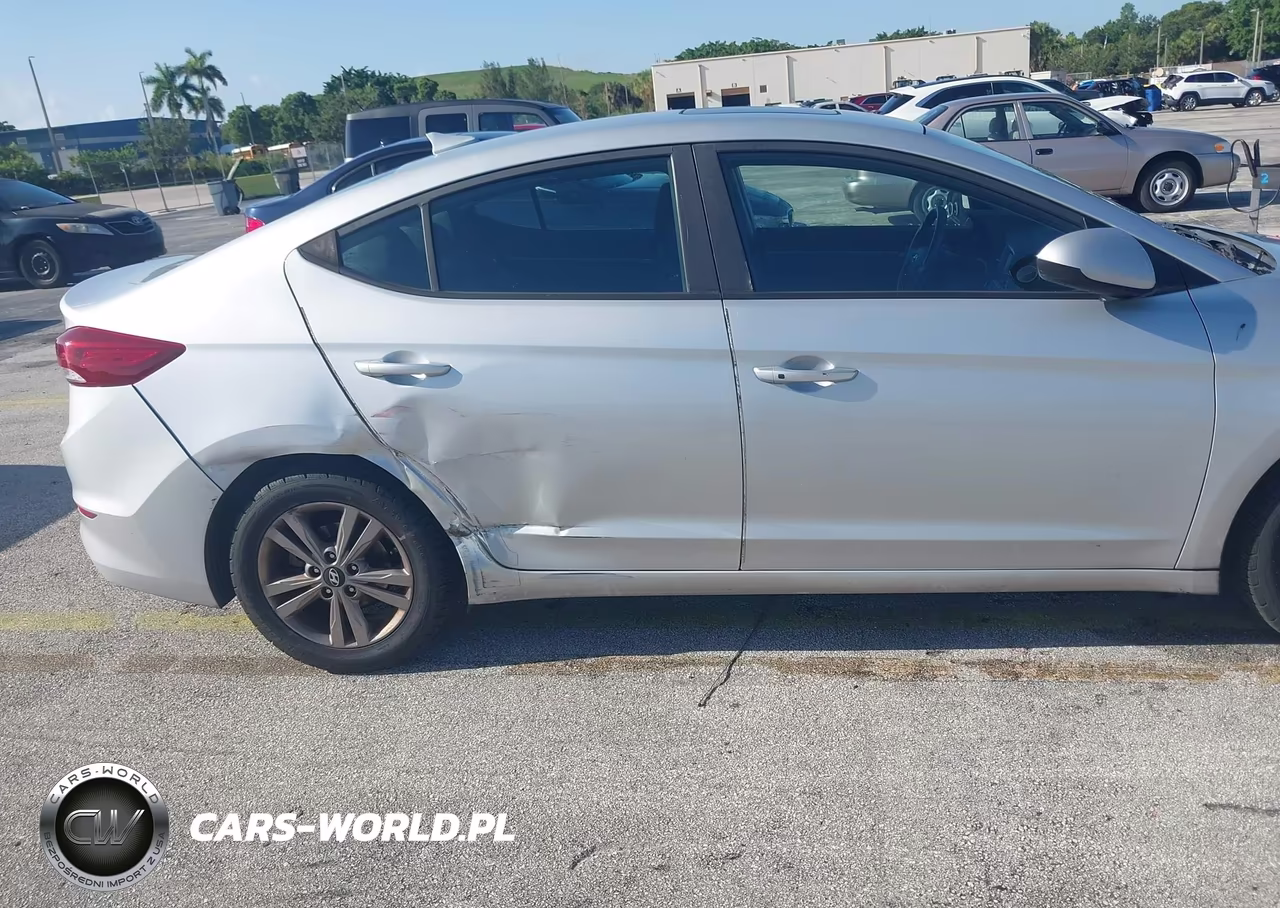 2018 Hyundai Elantra Value Edition VIN:KMHD84LF6JU572150 - 18