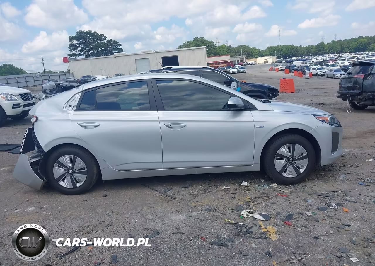 2017 Hyundai Ioniq Hybrid Blue VIN:KMHC65LC9HU030130 - 13