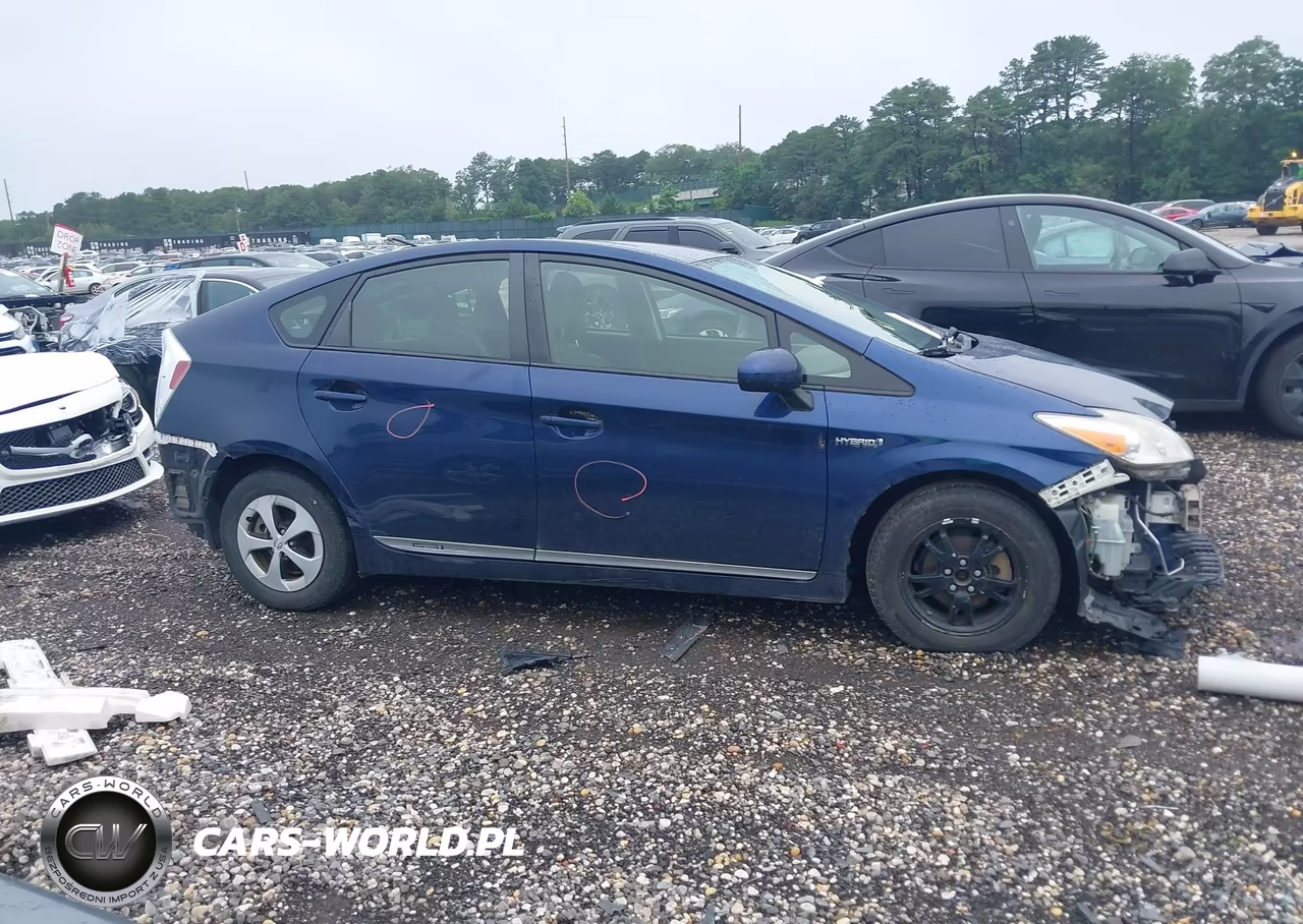 2015 Toyota Prius Two VIN:JTDKN3DU2F1898970 - 13