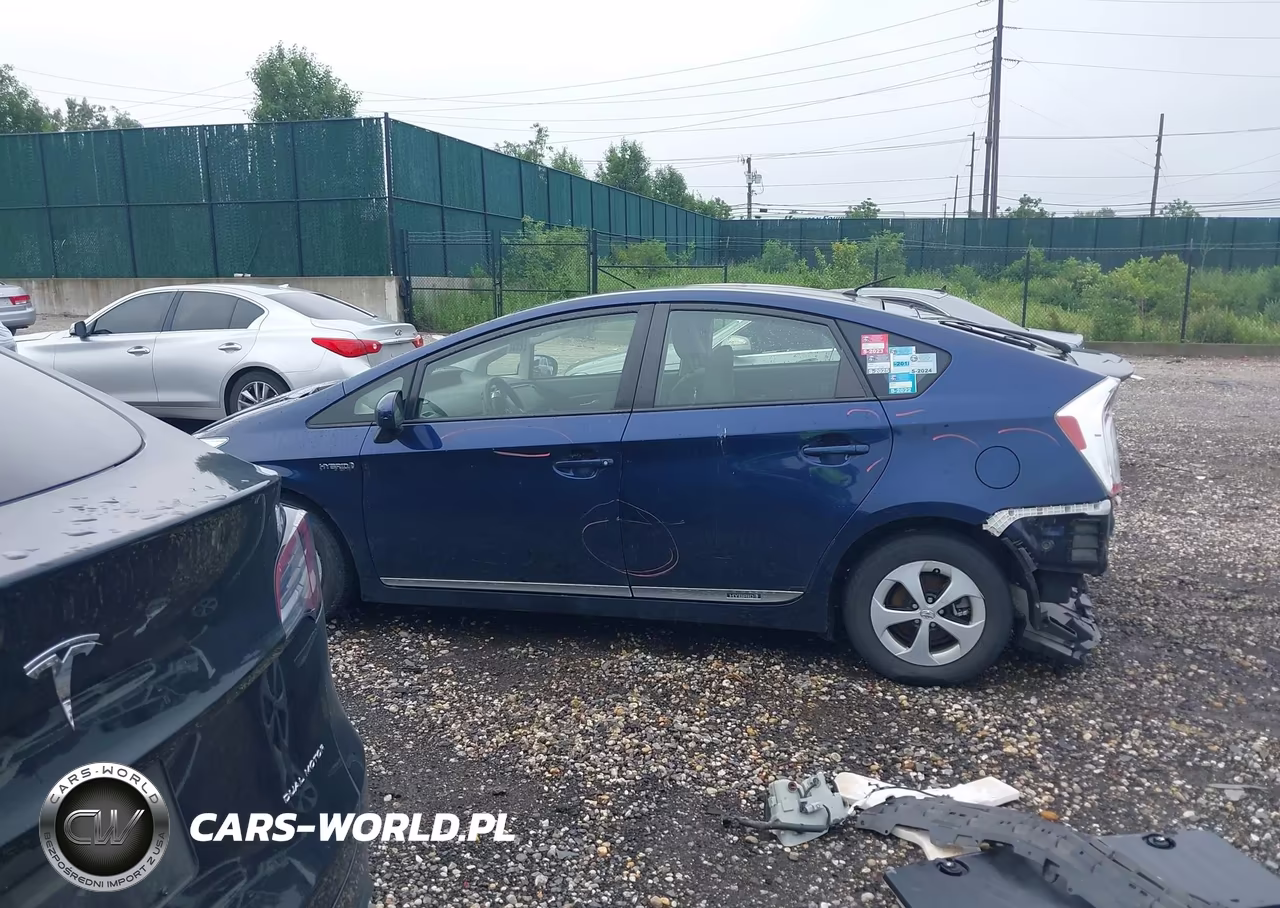 2015 Toyota Prius Two VIN:JTDKN3DU2F1898970 - 14