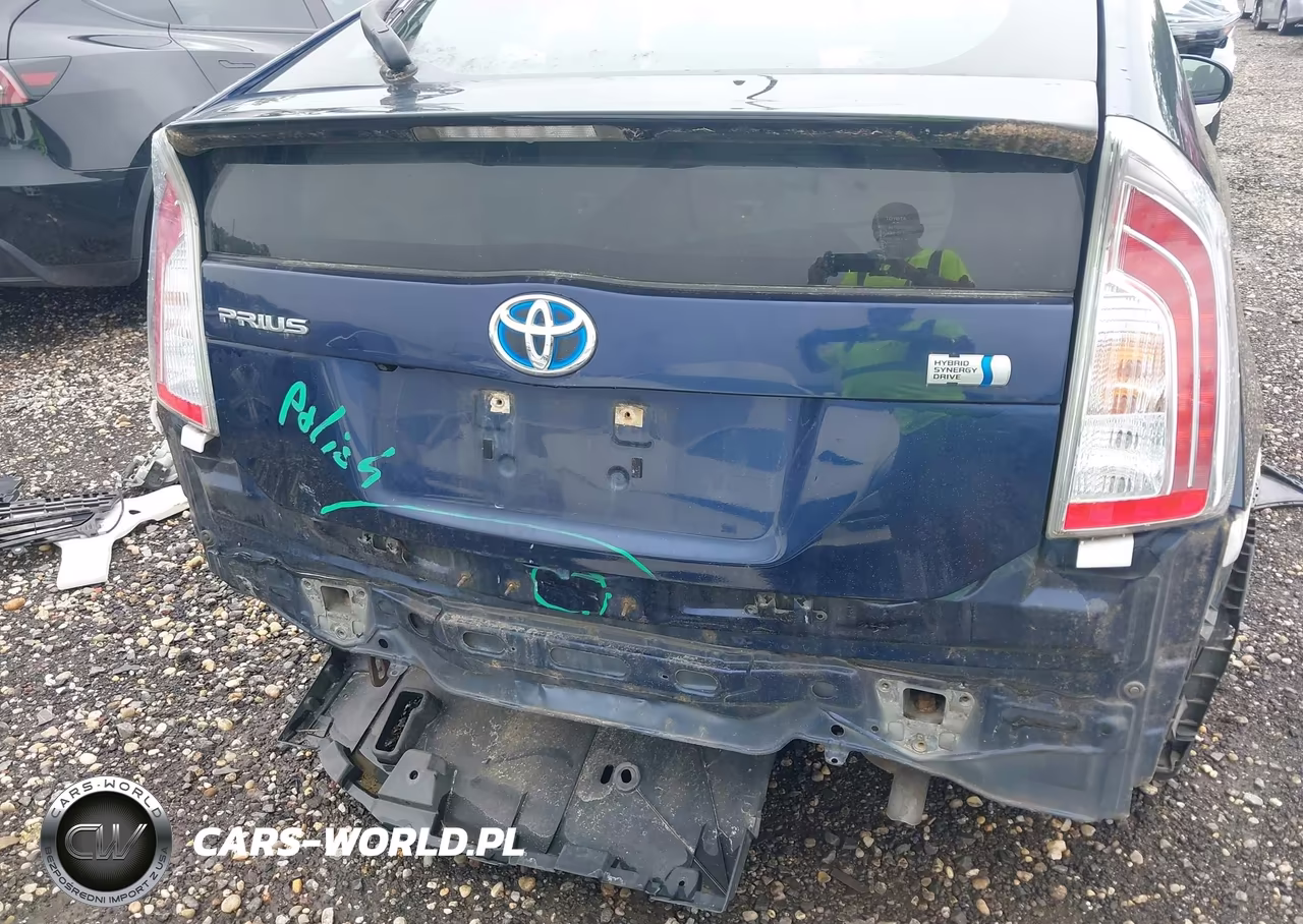 2015 Toyota Prius Two VIN:JTDKN3DU2F1898970 - 17