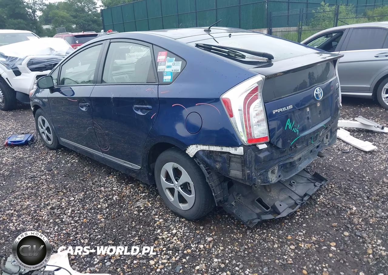 2015 Toyota Prius Two VIN:JTDKN3DU2F1898970 - 3