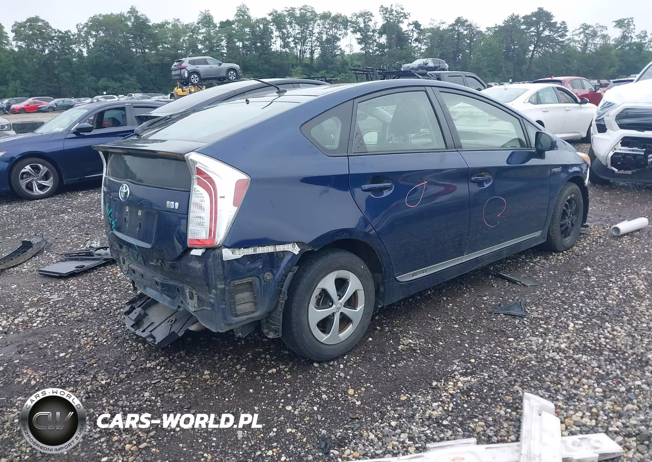2015 Toyota Prius Two VIN:JTDKN3DU2F1898970 - 4