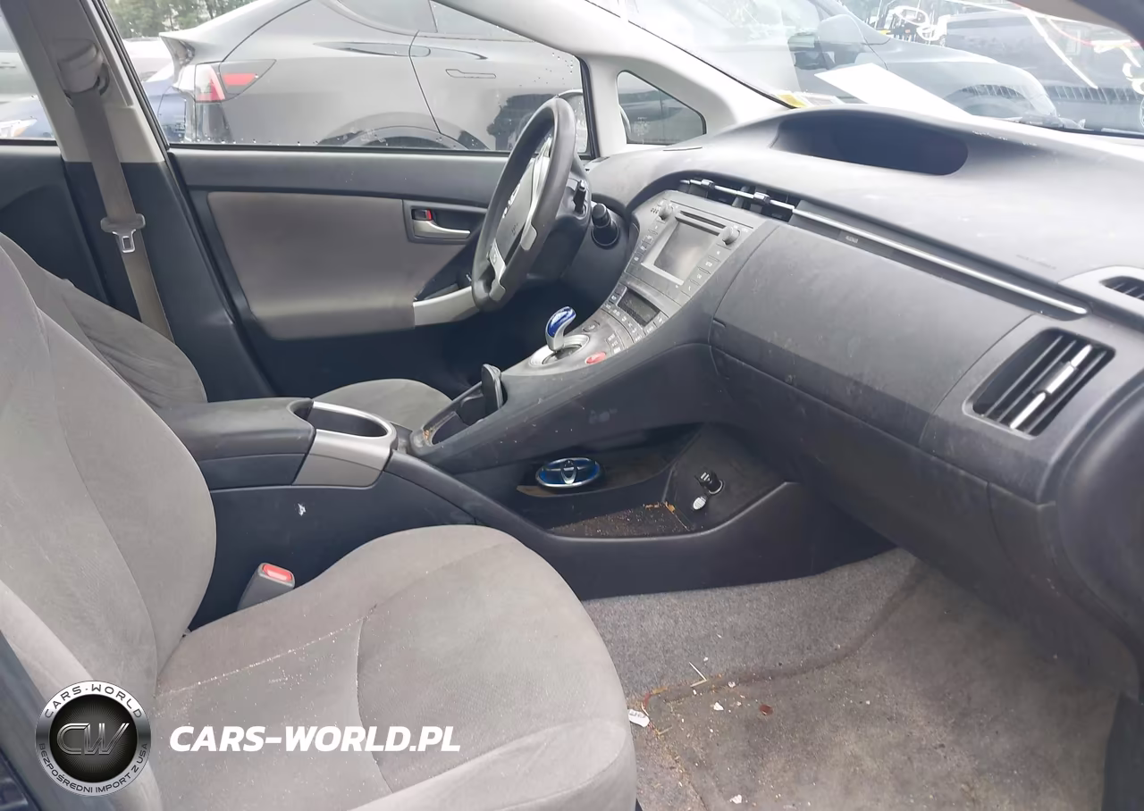 2015 Toyota Prius Two VIN:JTDKN3DU2F1898970 - 5