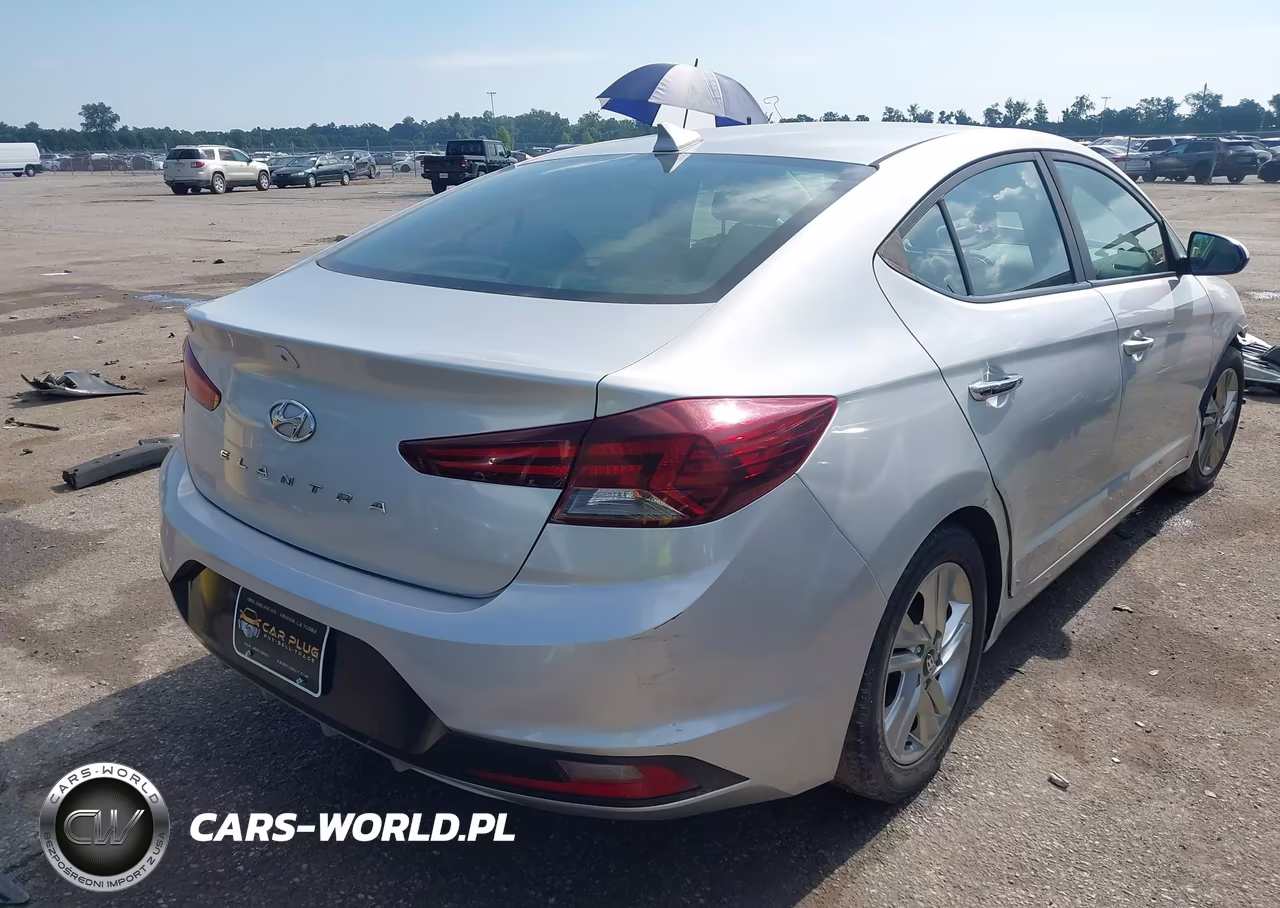 2019 Hyundai Elantra Sel VIN:5NPD84LF1KH433088 - 4