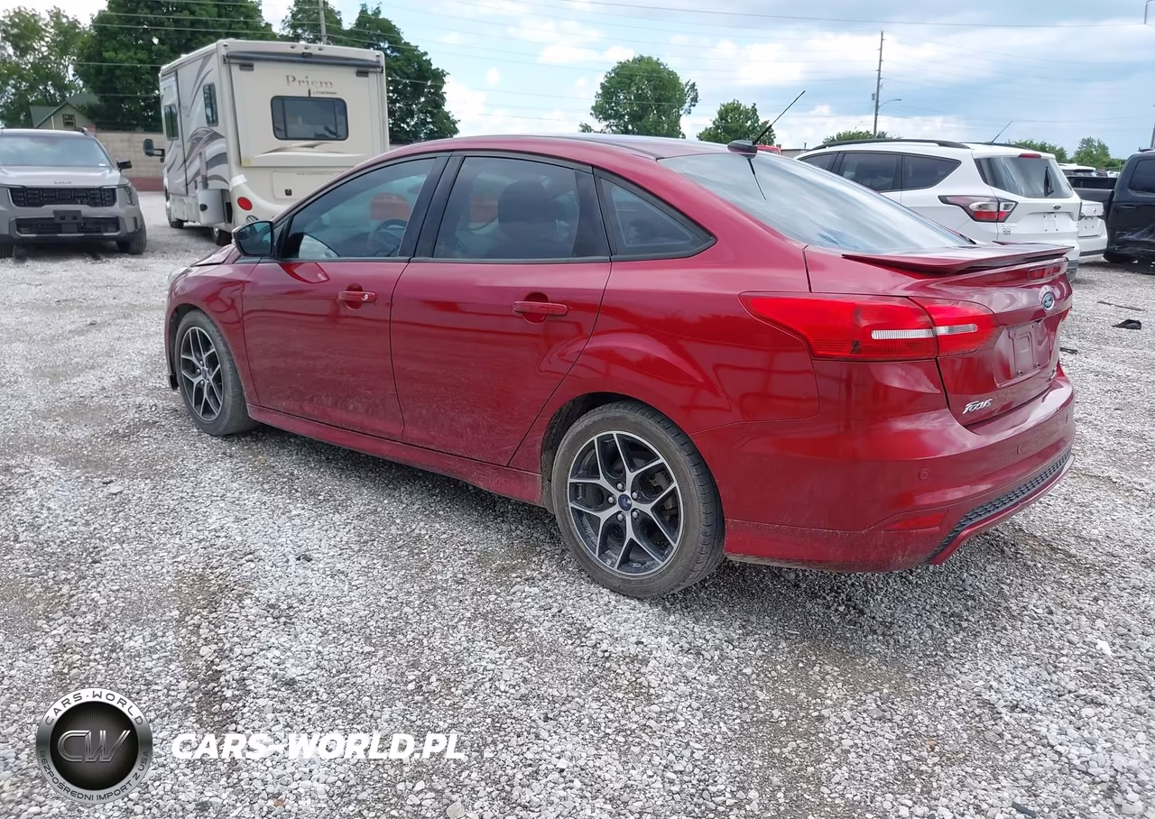 2015 Ford Focus Se VIN:1FADP3F29FL323869 - 3