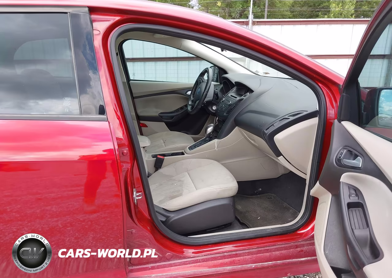 2015 Ford Focus Se VIN:1FADP3F29FL323869 - 5