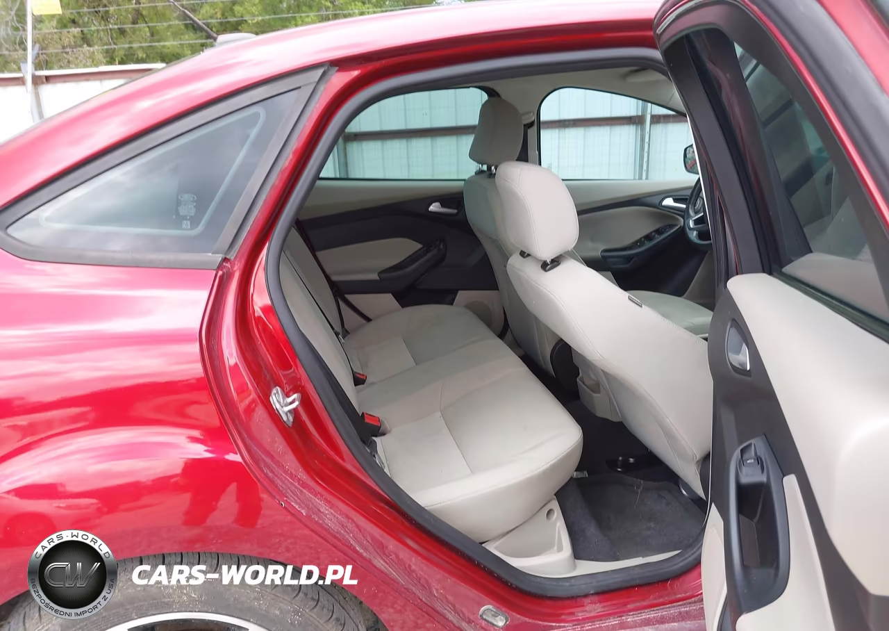 2015 Ford Focus Se VIN:1FADP3F29FL323869 - 8