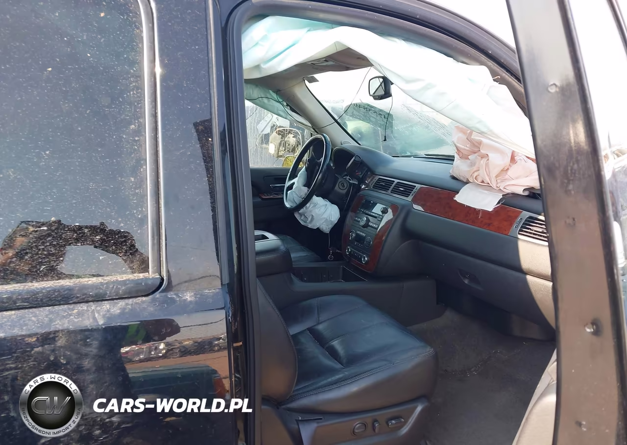 2011 Chevrolet Suburban Lt VIN:1GNSKJE34BR384401 - 5