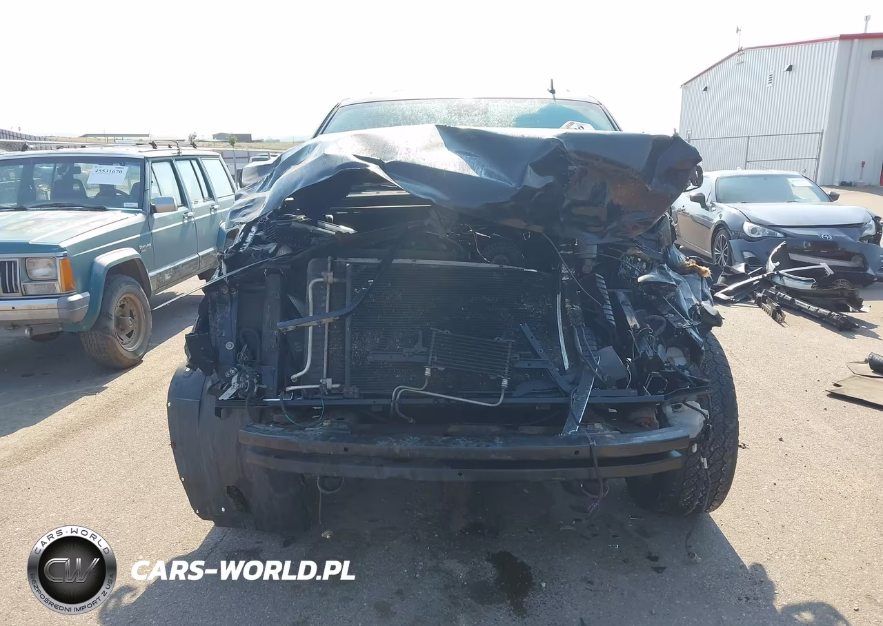 2011 Chevrolet Suburban Lt VIN:1GNSKJE34BR384401 - 6