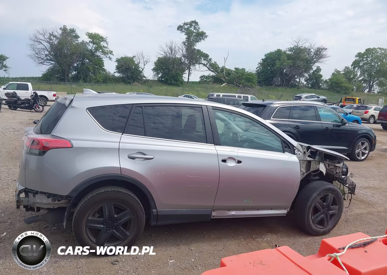2018 Toyota Rav4 Le VIN:2T3ZFREV6JW439733 - 14