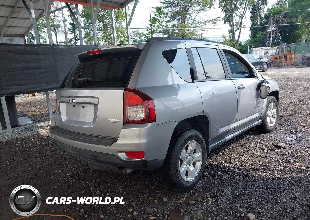 2017 Jeep Compass Latitude VIN:1C4NJCEB8HD130823 - 4