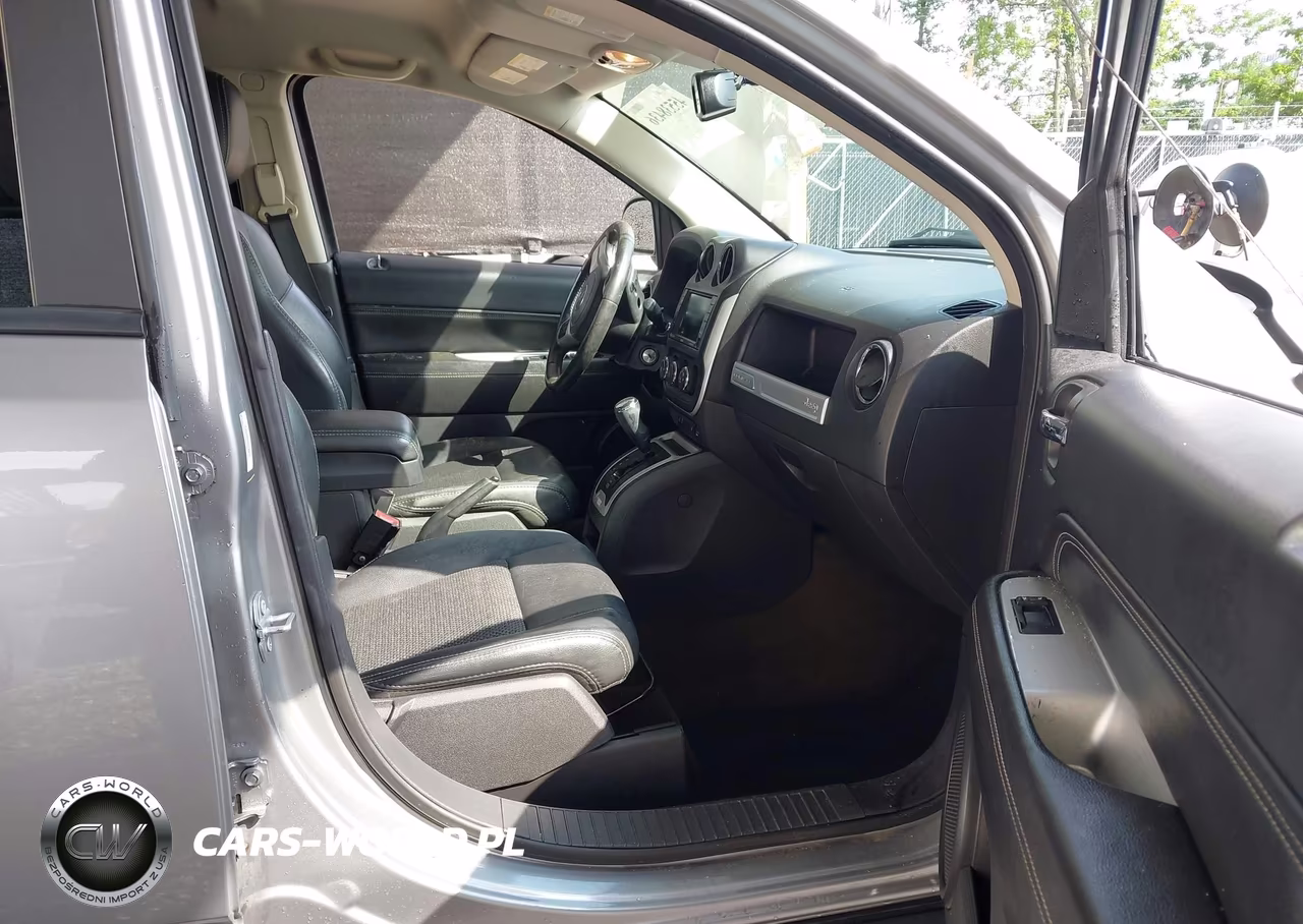 2017 Jeep Compass Latitude VIN:1C4NJCEB8HD130823 - 5