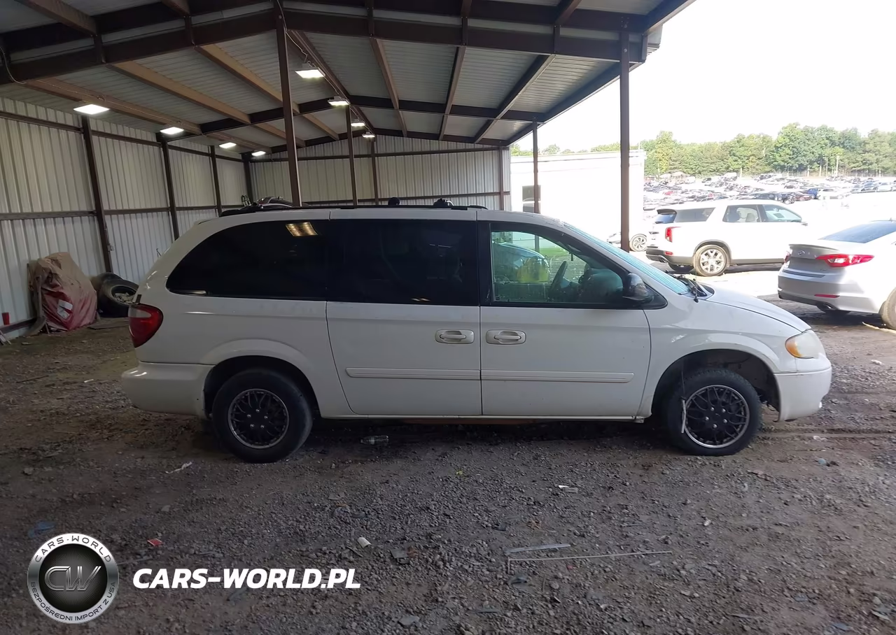 2005 Chrysler Town & Country Lx VIN:2C4GP44R15R138184 - 13