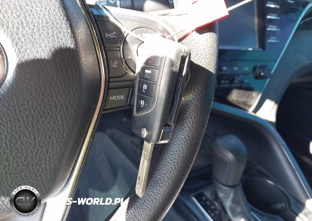 2018 Toyota Camry Le VIN:4T1B11HK6JU578465 - 11