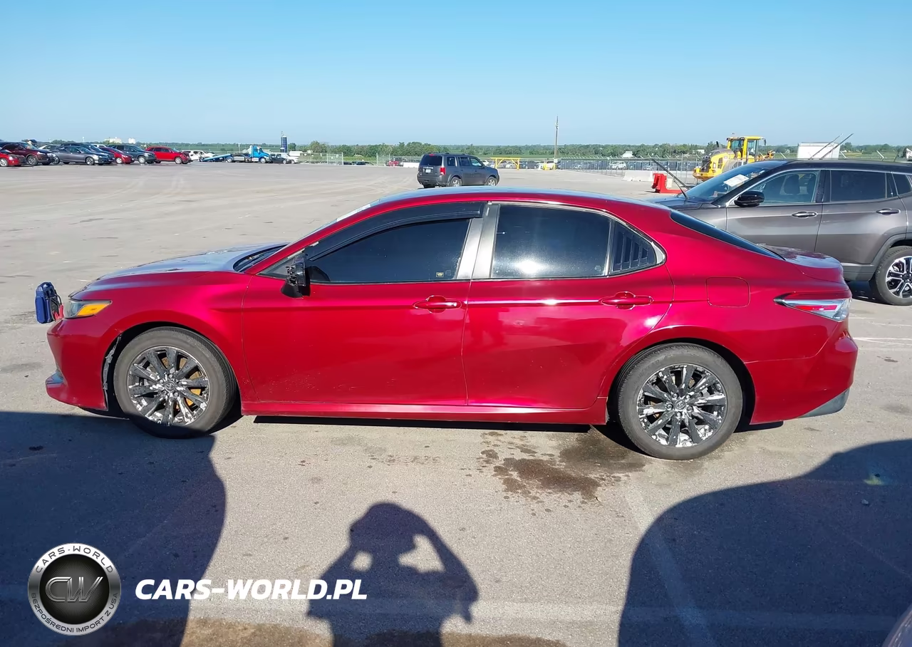 2018 Toyota Camry Le VIN:4T1B11HK6JU578465 - 14