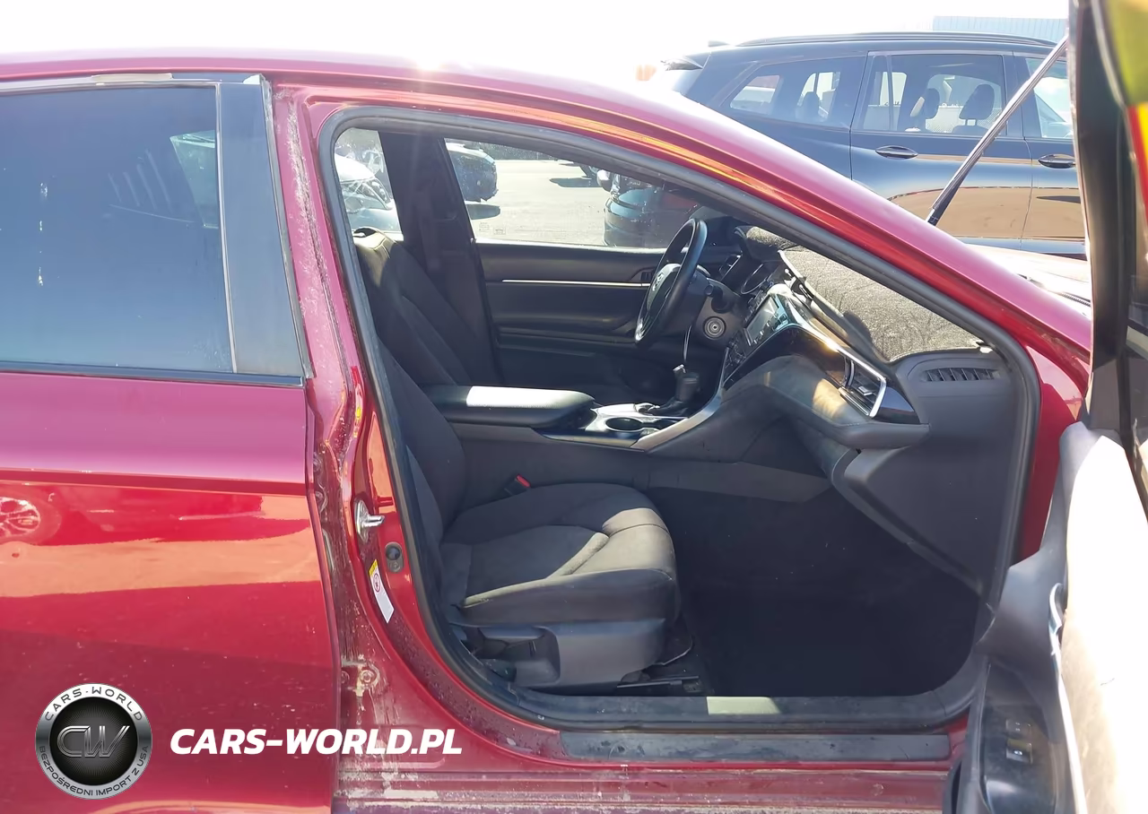2018 Toyota Camry Le VIN:4T1B11HK6JU578465 - 5
