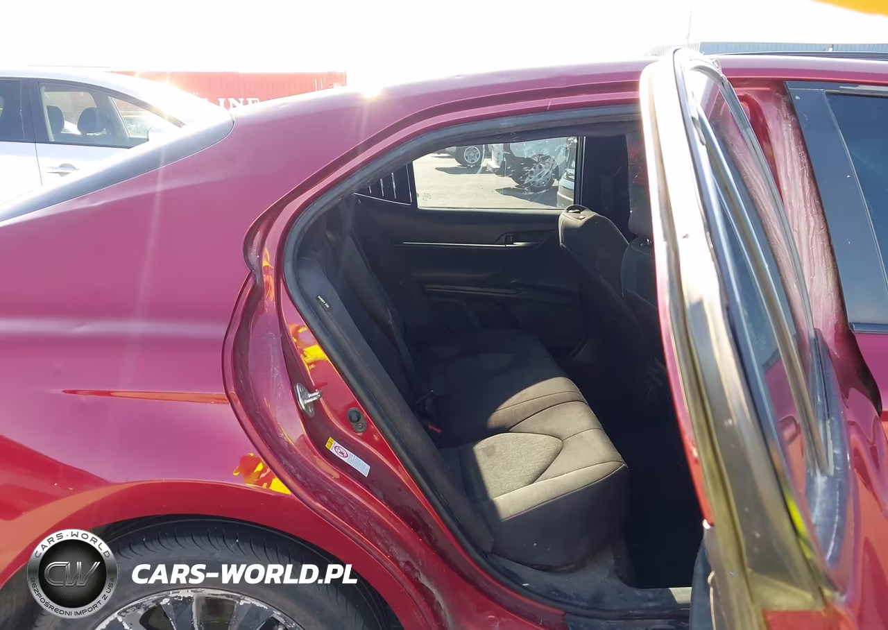 2018 Toyota Camry Le VIN:4T1B11HK6JU578465 - 8