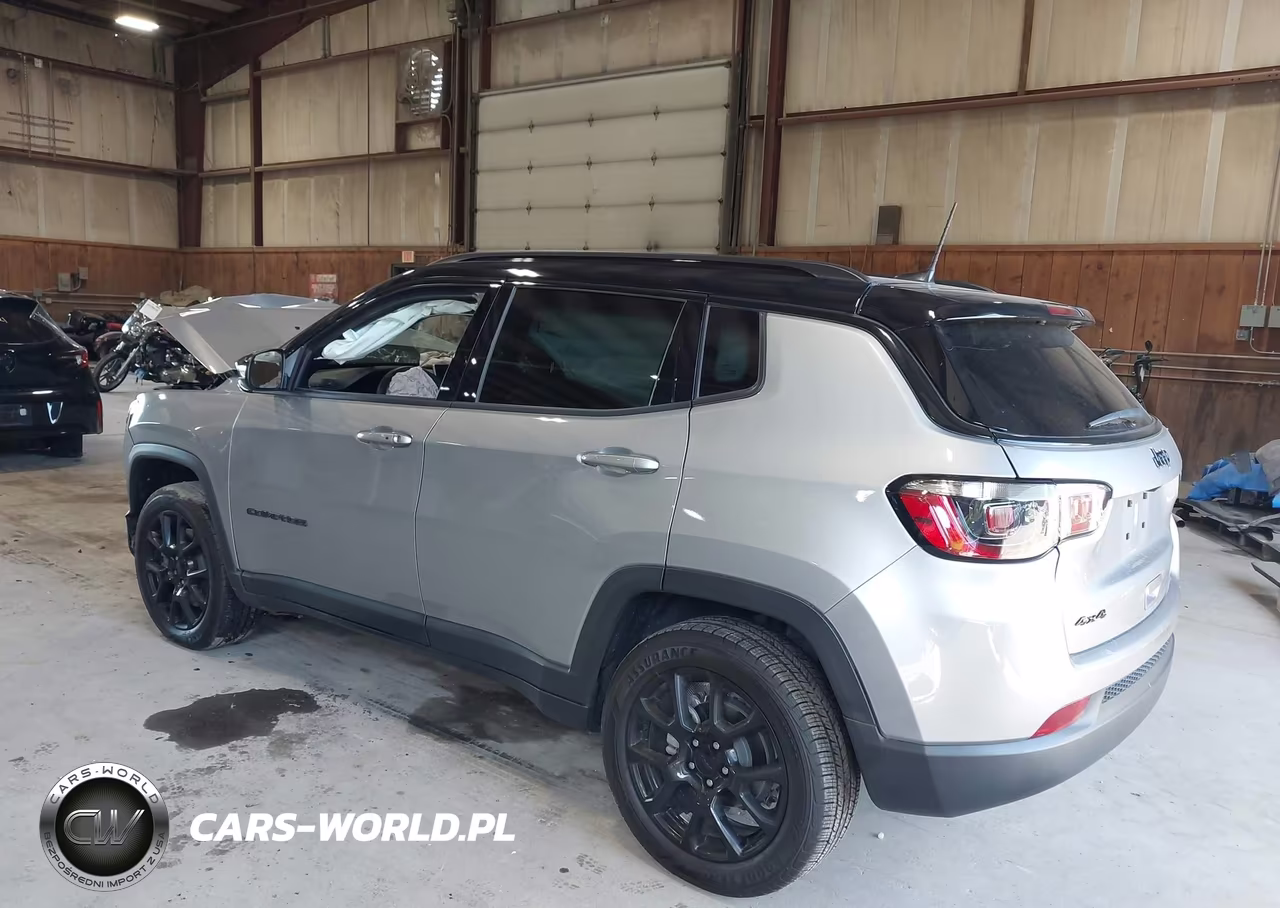 2023 Jeep Compass Altitude 4X4 VIN:3C4NJDBN2PT544810 - 3