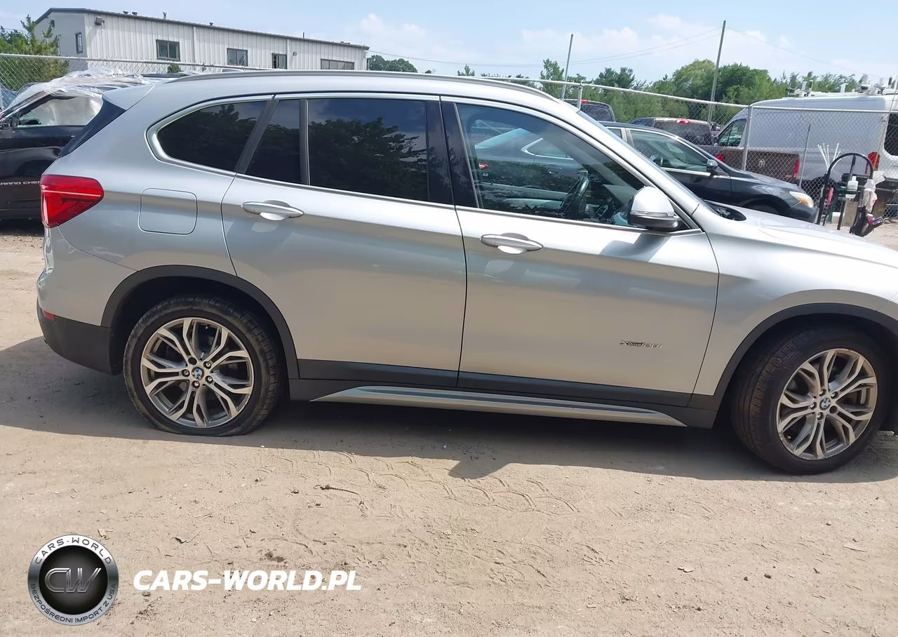 2017 BMW X1 xDrive28I VIN:WBXHT3C39H5F68026 - 13