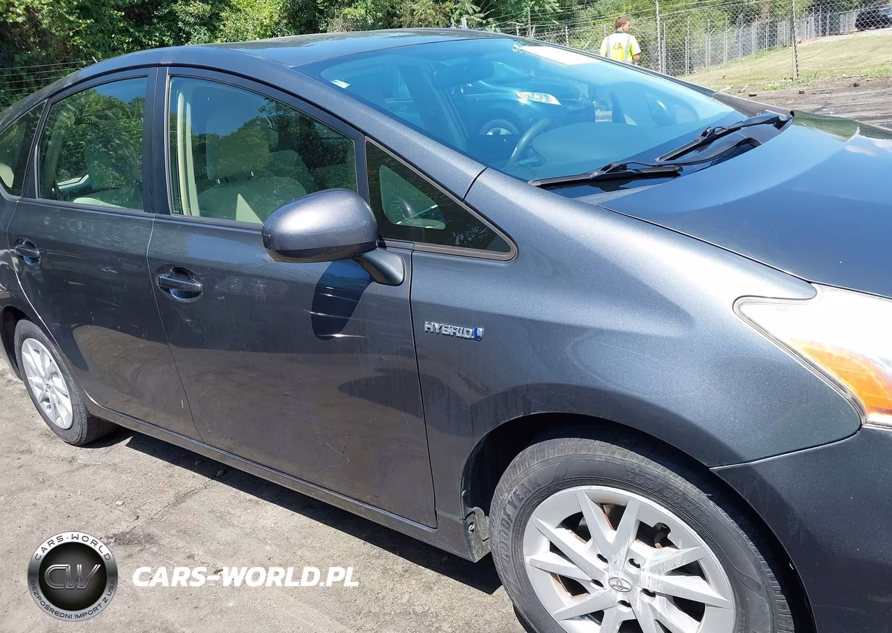 2013 Toyota Prius V Three VIN:JTDZN3EU8D3207603 - 13