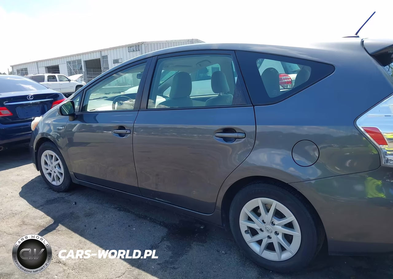 2013 Toyota Prius V Three VIN:JTDZN3EU8D3207603 - 14
