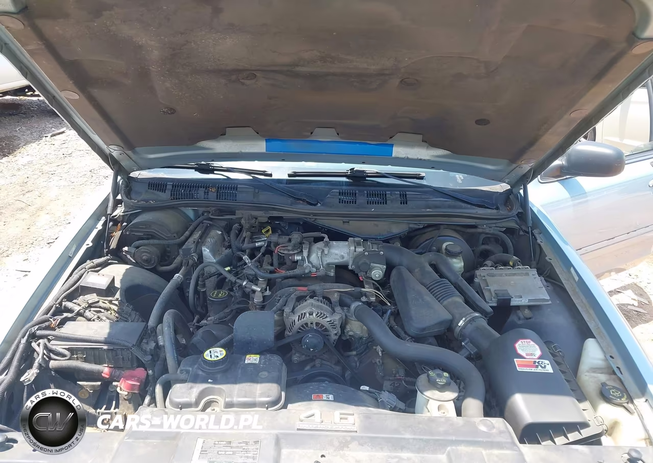 2005 Ford Crown Victoria VIN:2FAFP74W95X152807 - 10