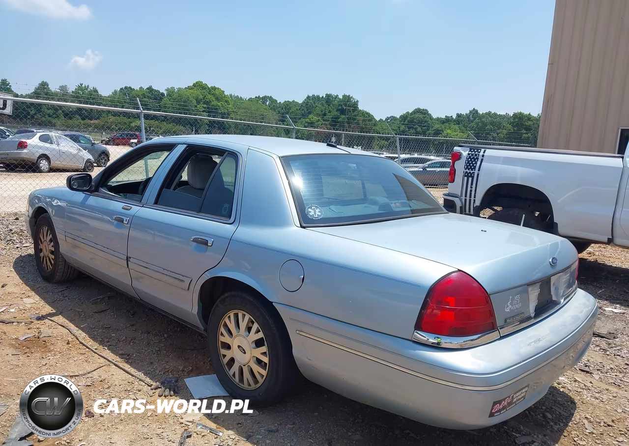 2005 Ford Crown Victoria VIN:2FAFP74W95X152807 - 3
