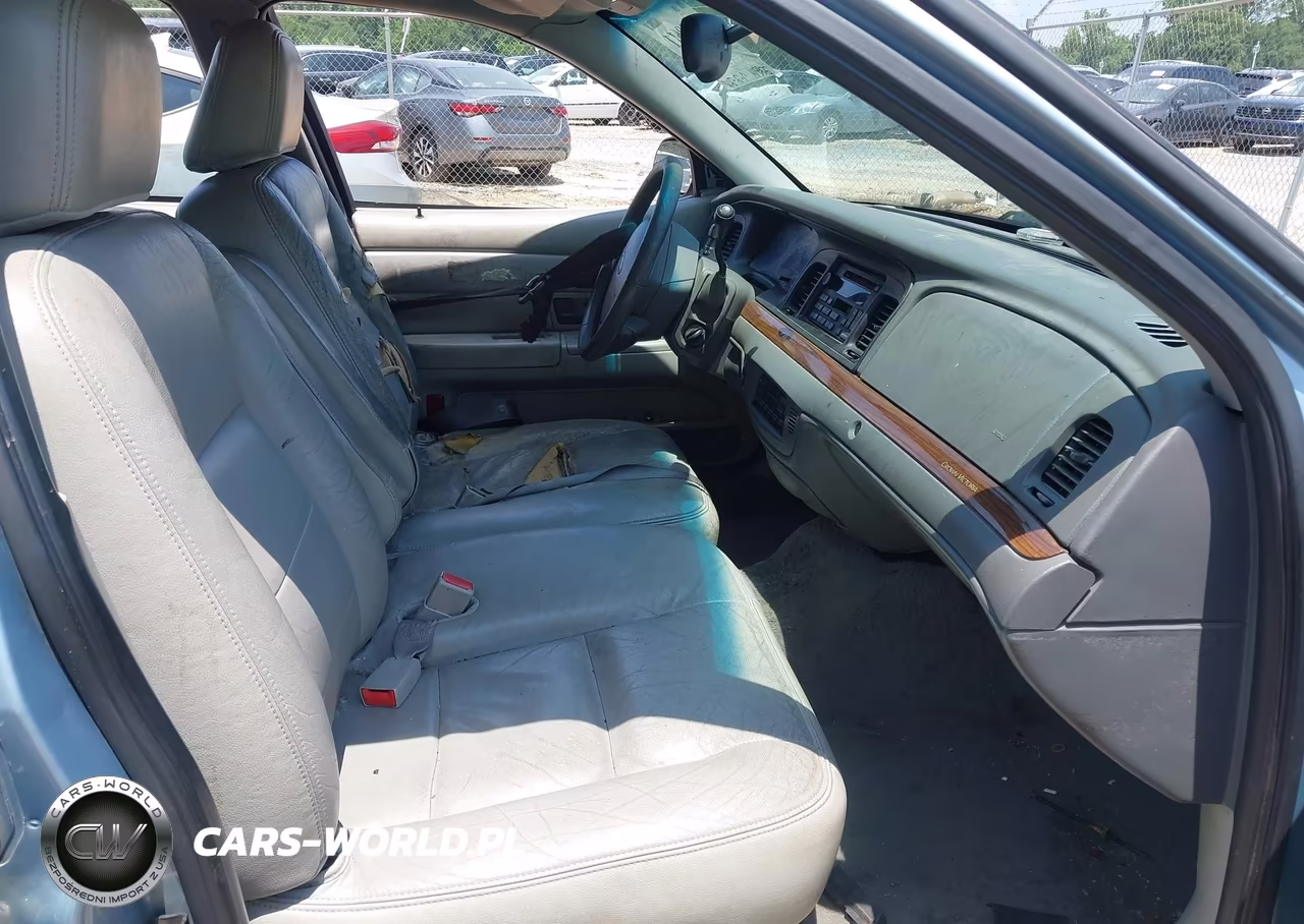 2005 Ford Crown Victoria VIN:2FAFP74W95X152807 - 5