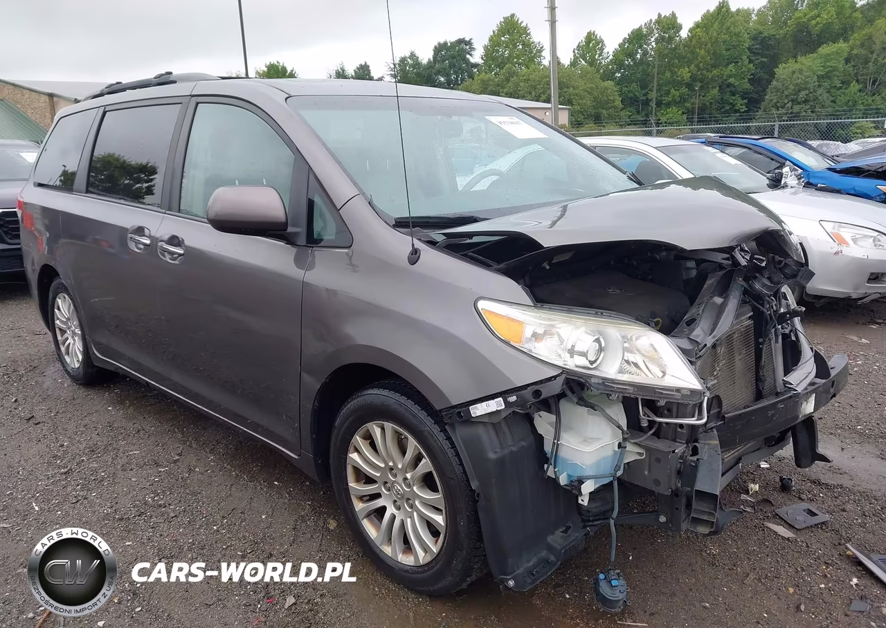 2014 Toyota Sienna Xle V6 8 Passenger