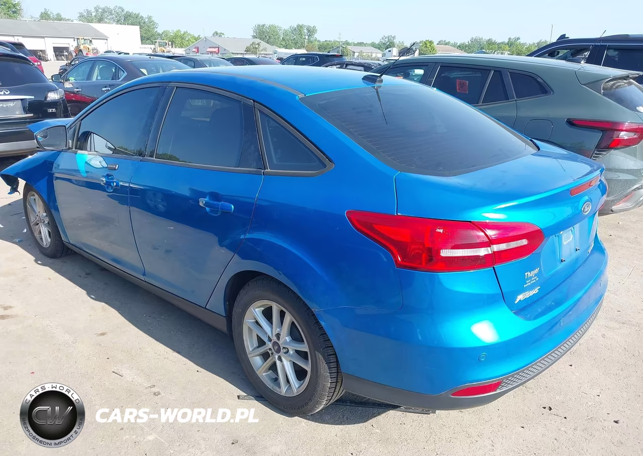 2016 Ford Focus Se VIN:1FADP3F2XGL257804 - 3
