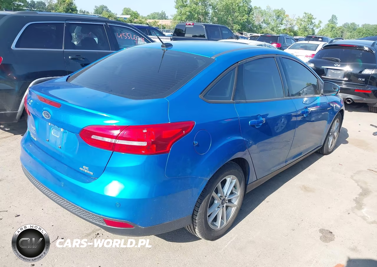 2016 Ford Focus Se VIN:1FADP3F2XGL257804 - 4