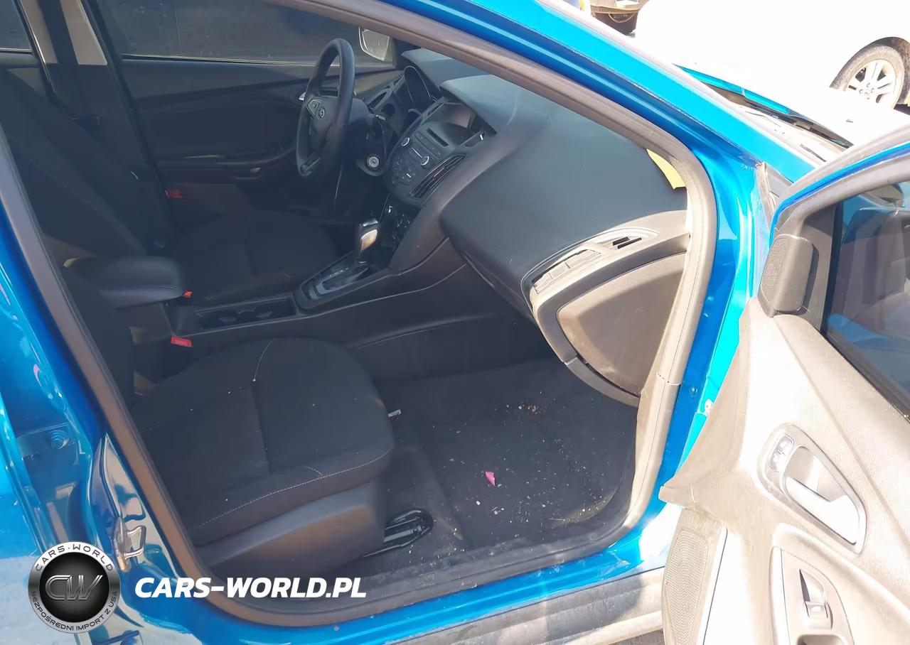 2016 Ford Focus Se VIN:1FADP3F2XGL257804 - 5