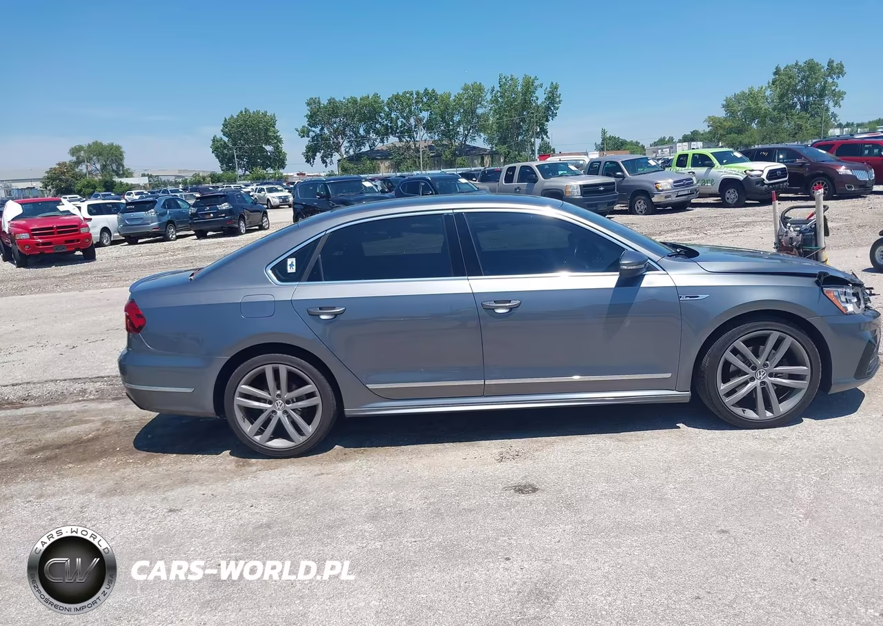 2017 Volkswagen Passat 1.8T R-Line VIN:1VWDT7A36HC054713 - 13