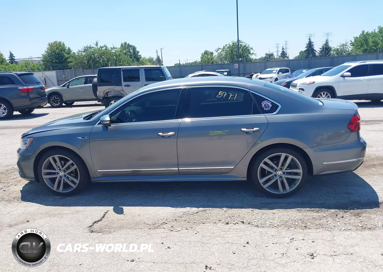 2017 Volkswagen Passat 1.8T R-Line VIN:1VWDT7A36HC054713 - 14